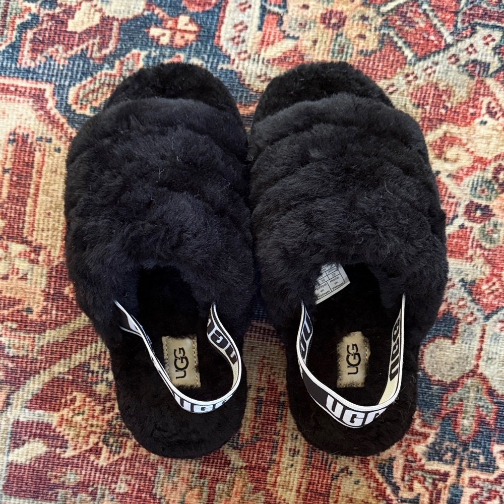 UGG Women's Black Fluffy Slippers